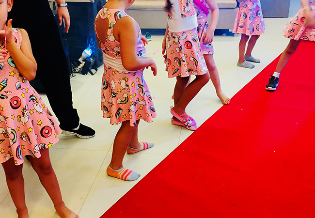 Desfile com tapete vermelho