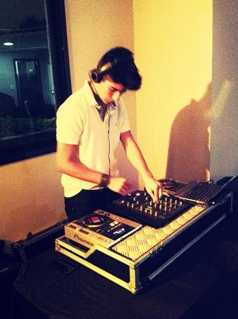 DJ